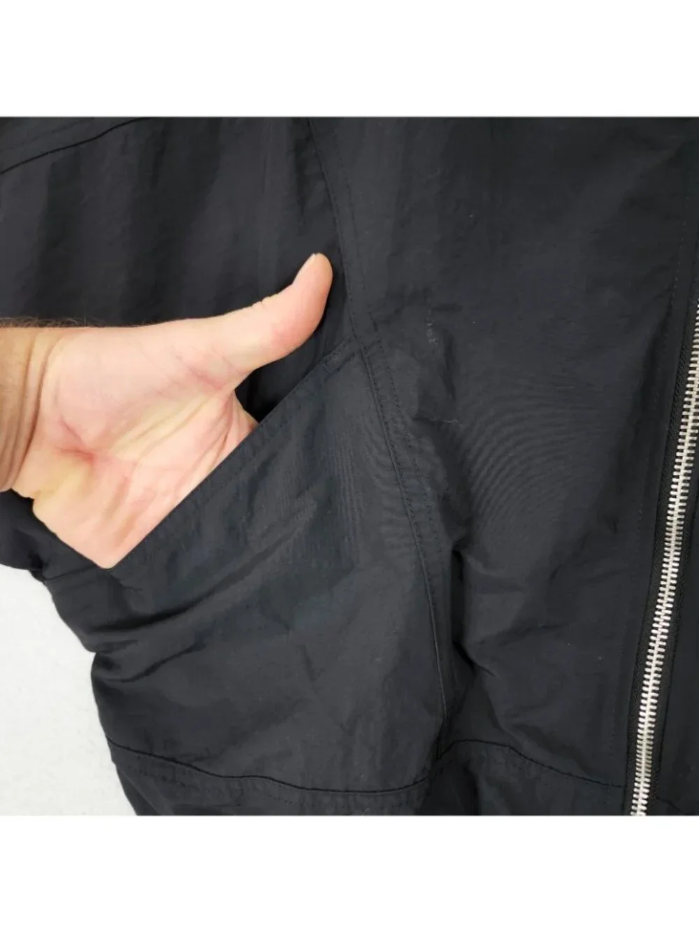Nike Jacket Womens Small Black Woven Full Zip Lightweight Cropped Windbreaker